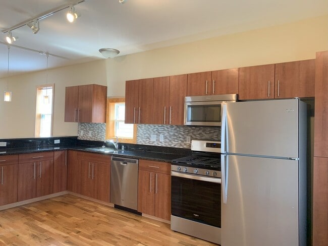 Photo - Bayview 2-bedroom loft style house, hardwood floors, AC, parking, fireplace