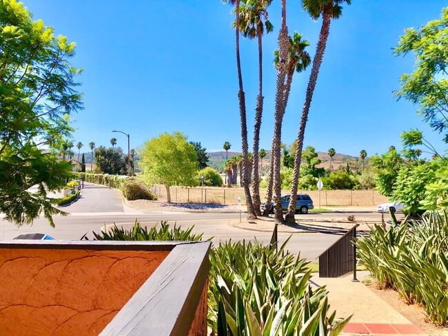 Photo - Wonderful, Fresh, Bright & Beautiful Two-S...