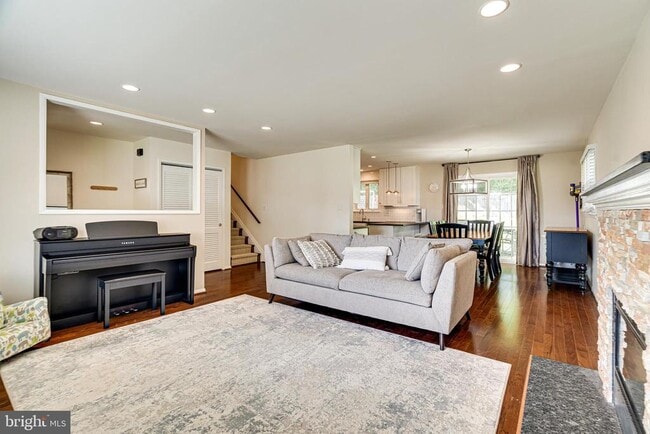 Photo - 7606 Jervis St