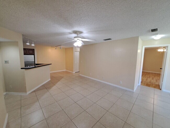 Photo - 3470 Pinewalk Dr N Unidad 212