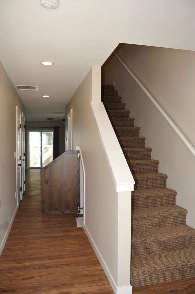 Photo - 3 bed 2.5 bath Townhouse