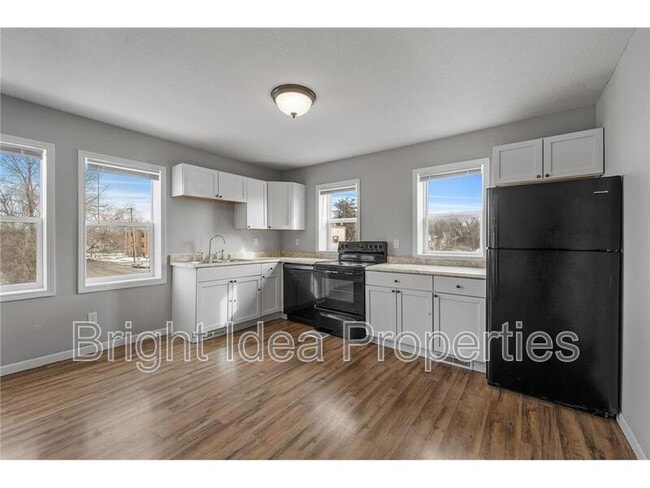 Photo - 1051 Arkwright St N