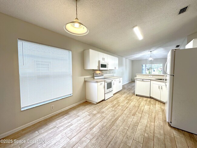 Photo - 670 Benton Dr