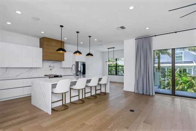 Photo - Stunning Custom Built Residence in the Exc...