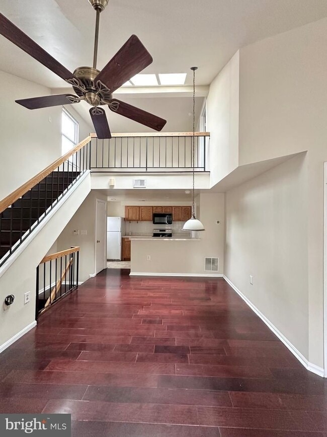 Photo - Lovely 2 level condo