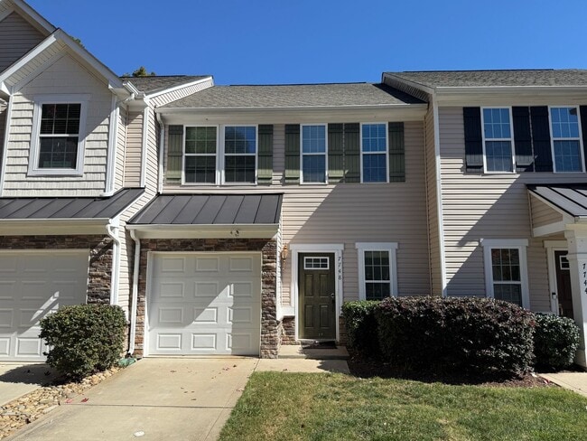 Building Photo - Beautiful Townhome in Charlotte