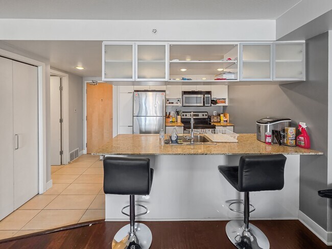 Photo - 1110-1111 11 St SW Unit 705