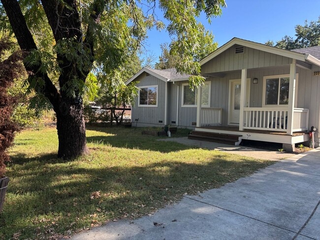 Building Photo - 3 bedroom 2 bath Rincon Valley Rental