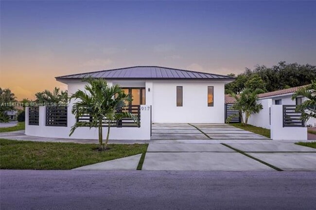 Building Photo - 917 SW 78th Pl Rental