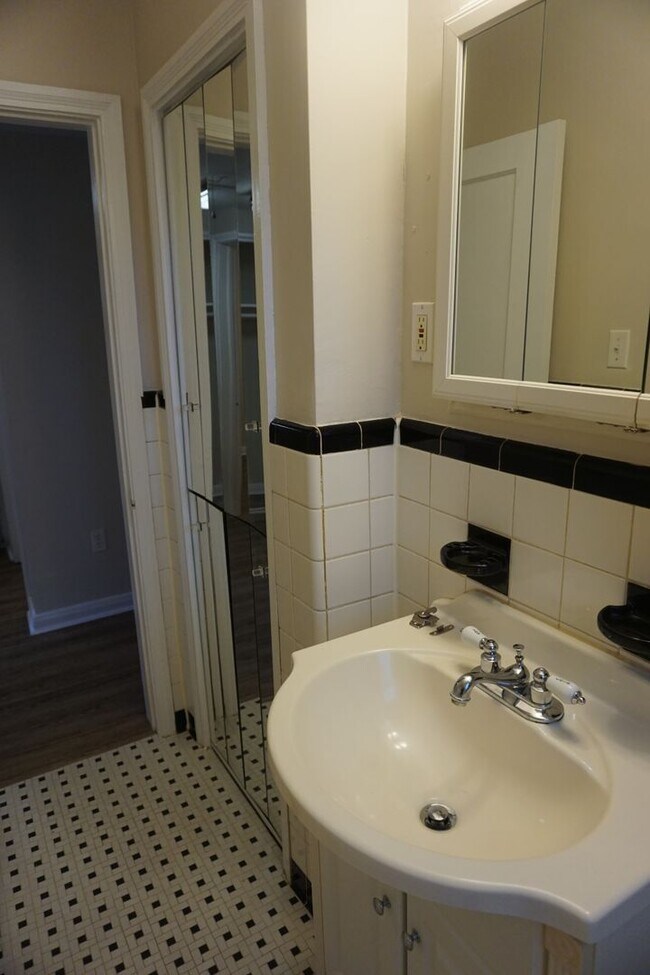 Photo - Beautiful 3 Bedroom House Behind Midtown