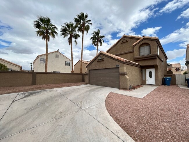 Building Photo - No HOA! 4 Bedroom 2.5 Bath with Pool!