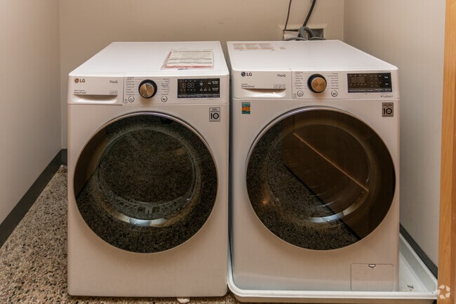 1HAB, 1BA - 741&nbsp;ft² - The Historic Minnesota Building