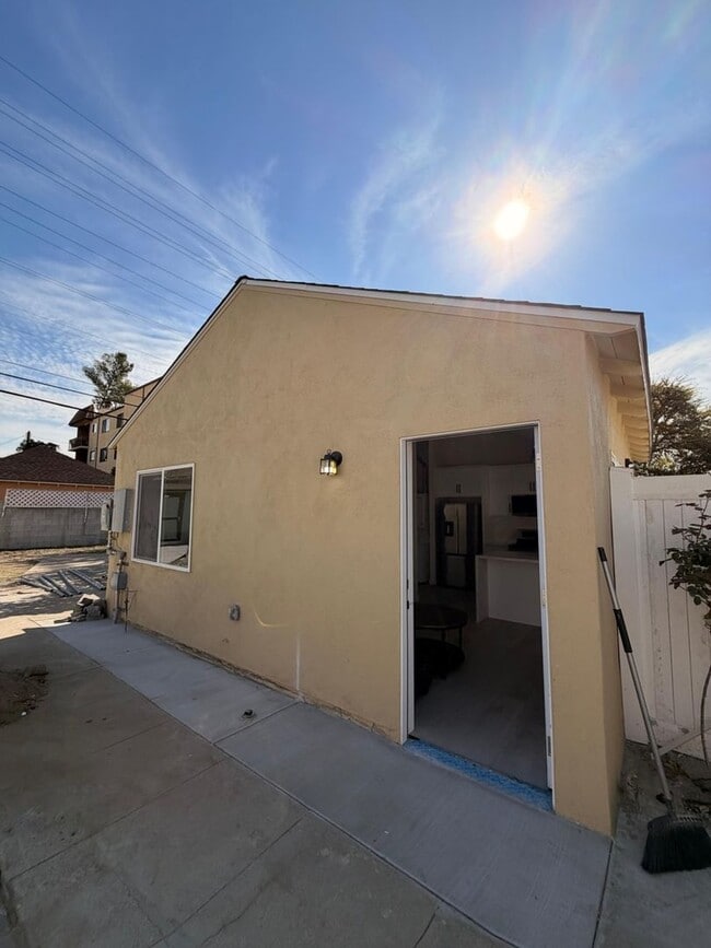 Photo - 720 Geneva St