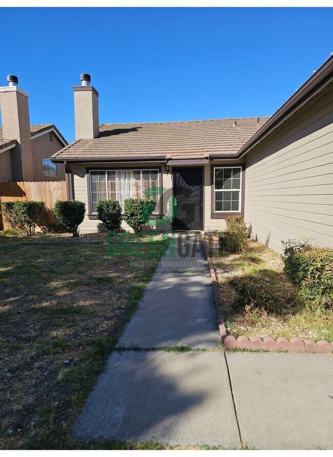 Back on the Market-4 BEDROOM 2 BATH IN MOD... - Back on the Market-4 BEDROOM 2 BATH IN MOD... House