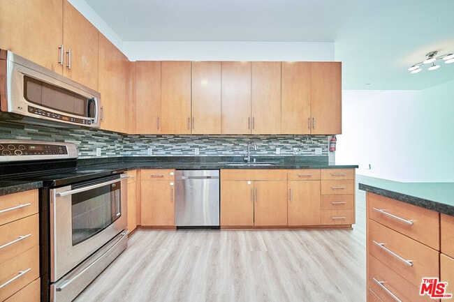 Photo - 3223 W 6th St Unit 606