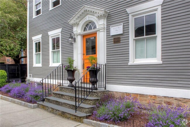 Building Photo - 204 Spring St Rental