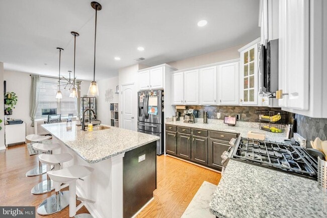 Photo - 2609 Campus Way N