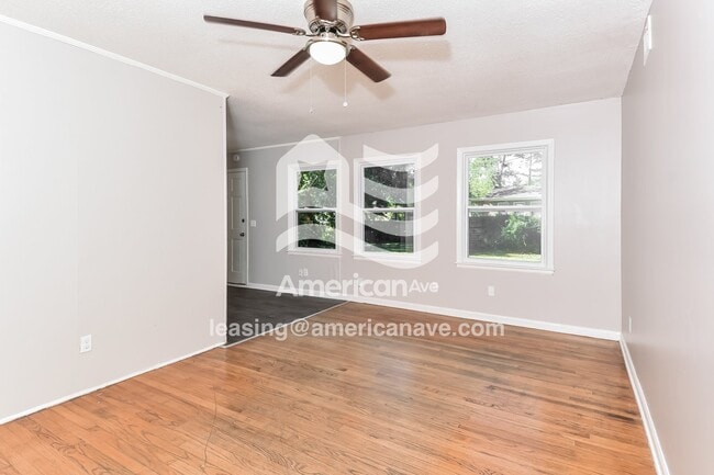 Photo - 5023 Barrington Dr