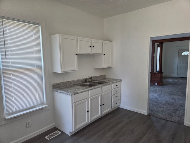 Photo - 3 Bedroom with New Flooring !