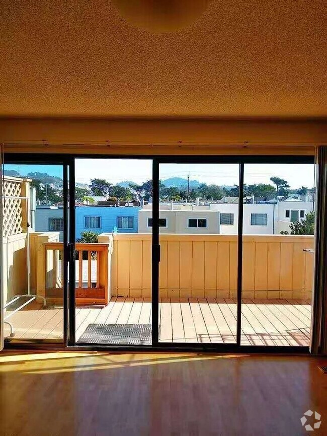 Building Photo - Charming Upstairs Unit in Desirable Parksi... Rental