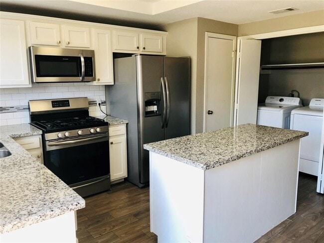 Building Photo - 2810 Grants Lake Blvd Unit 905