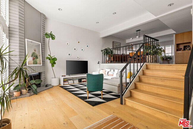 Building Photo - 4608 Glencoe Ave Unit 5