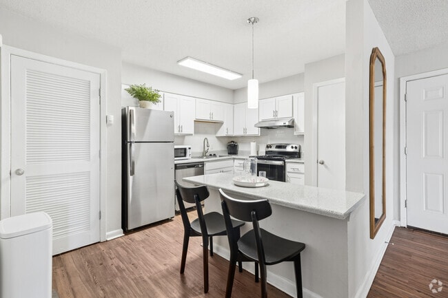 1BR, 1BA - 712SF - Kitchen