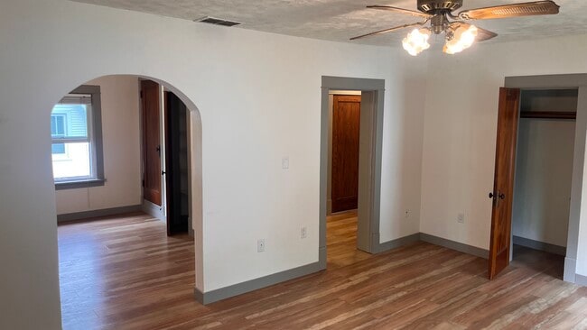 Photo - 7204 Elmwood Ave Unit Apt 2