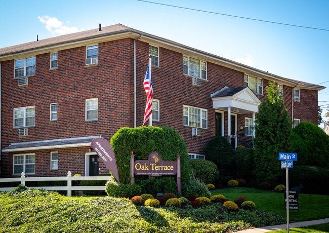 Building Photo - Oak Terrace
