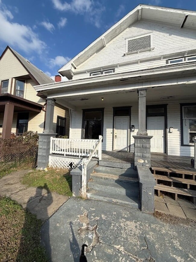 Building Photo - 205-207 West Oregon Street Unit 207