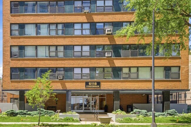 6118 N Sheridan Rd