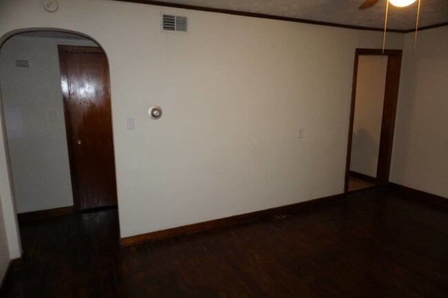 Photo - 204 N Geri St