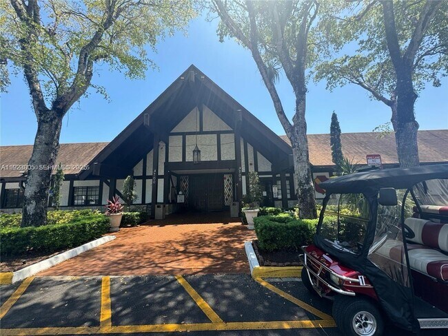 Photo - 3720 Inverrary Dr Unit 1S