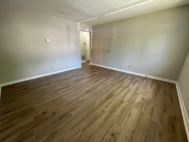 Photo - AVAILABLE NOW! 2 BEDROOM DUPLEX IN VIRGINIA BEACH. CONVENIENT TO BEACHES