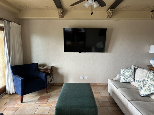 Building Photo - 935 Beachview Dr Rental