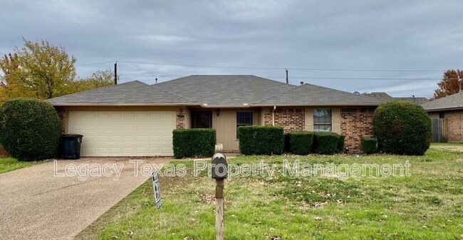 Building Photo - 1203 Stonelake Dr