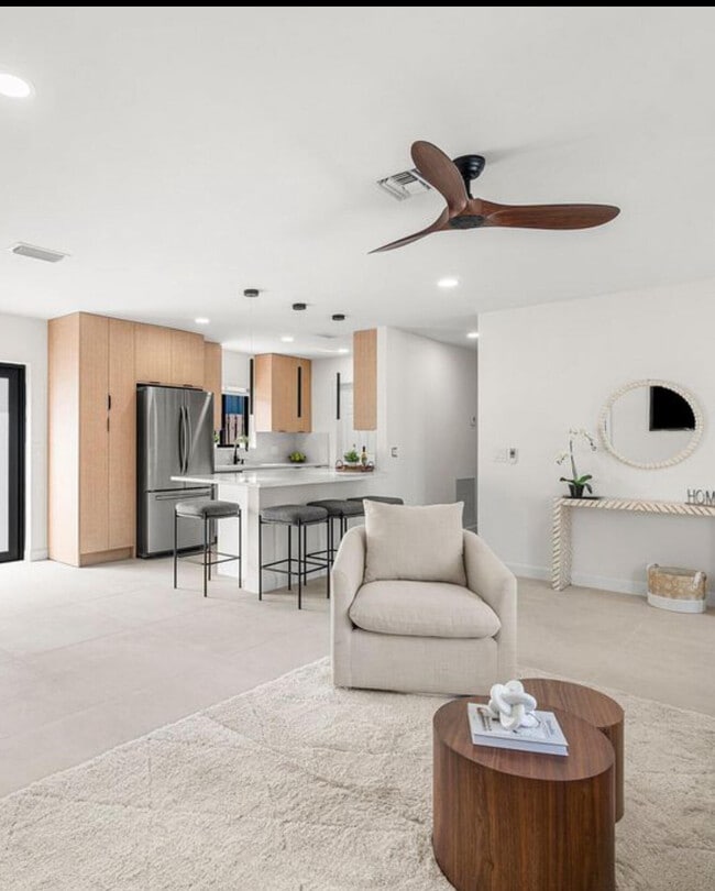 Photo - 608 SE 2nd Ave