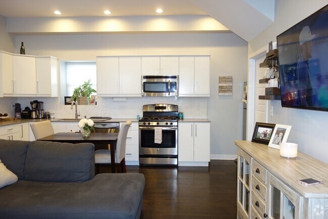 Building Photo - 66 Cottage St Unit 1 Rental