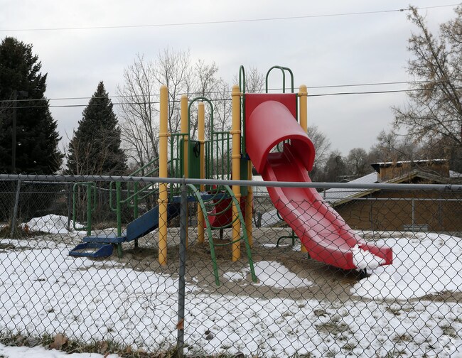 Photo - Evergreen Apartments