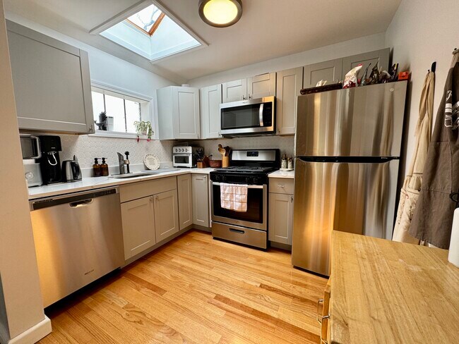 Photo - 72 Windsor Rd Unidad 2 Rental