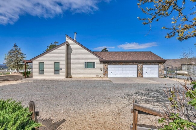 Photo - FULLY FURNISHED HOME in a PEACEFUL RANCH-STYLE SETTING with MOUNTAIN VIEWS & MODERN UPGRADES IN S...