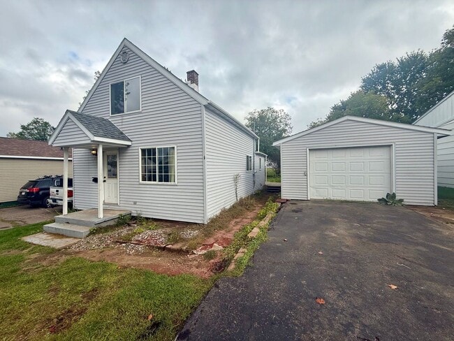 Building Photo - 3 Bed 1 Bath Single Family Home in Wausau ...
