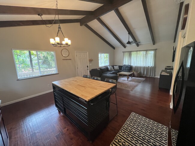 Photo - 14-600-600 Flower Rd