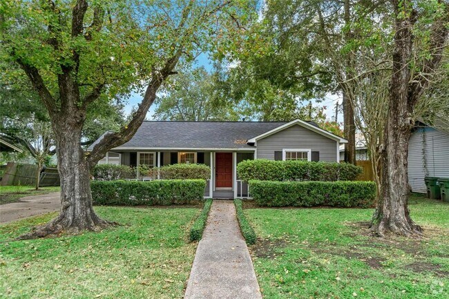 Building Photo - 1110 Woods Dr Rental
