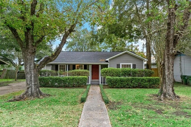Photo - 1110 Woods Dr House