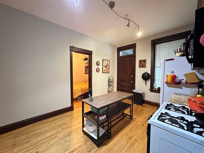 Photo - 3315 N Albany Ave Unit M07H