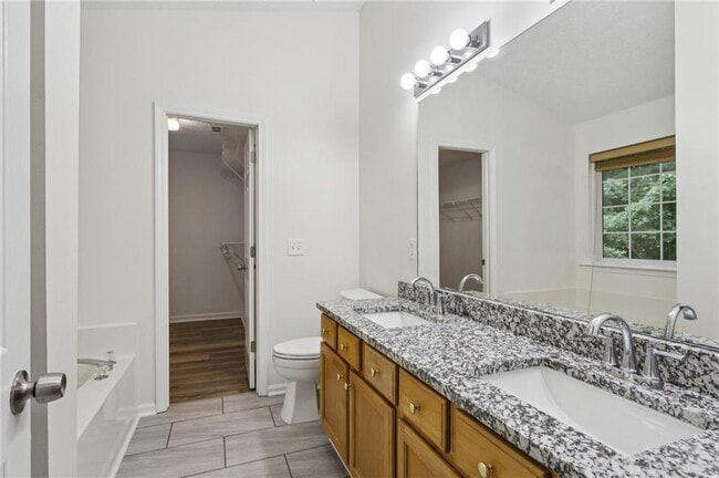 Photo - 208 Carrington Way