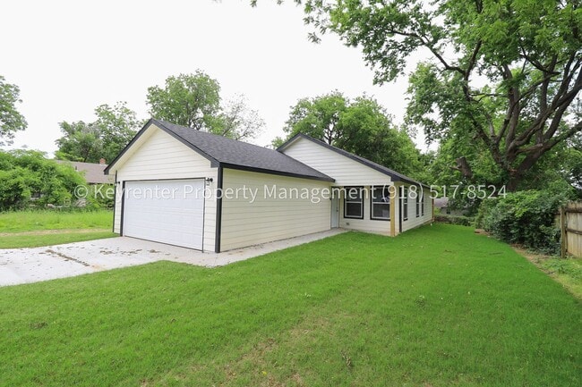 Photo - Beautiful Newly Built 3 Bedroom House! Available for Immediate Move in!