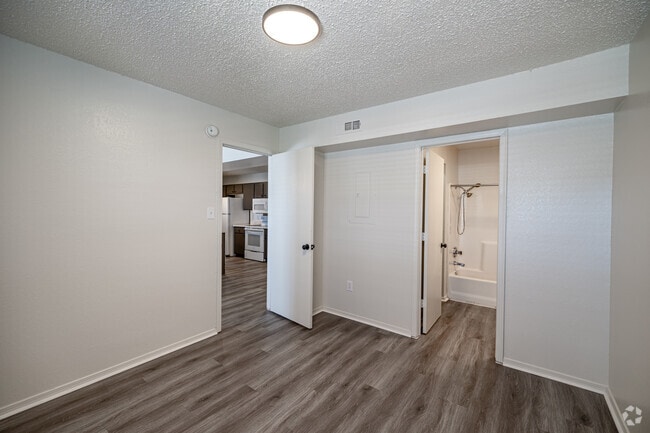 3BR, 2BA - 1,038SF - Primary Bedroom