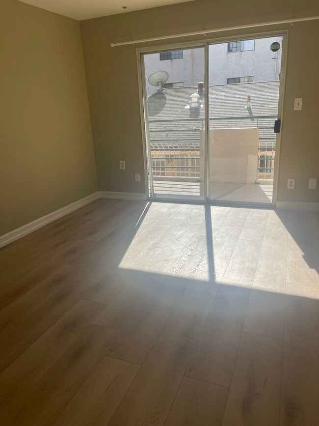 Photo - 7330 Eton Ave Unidad 102